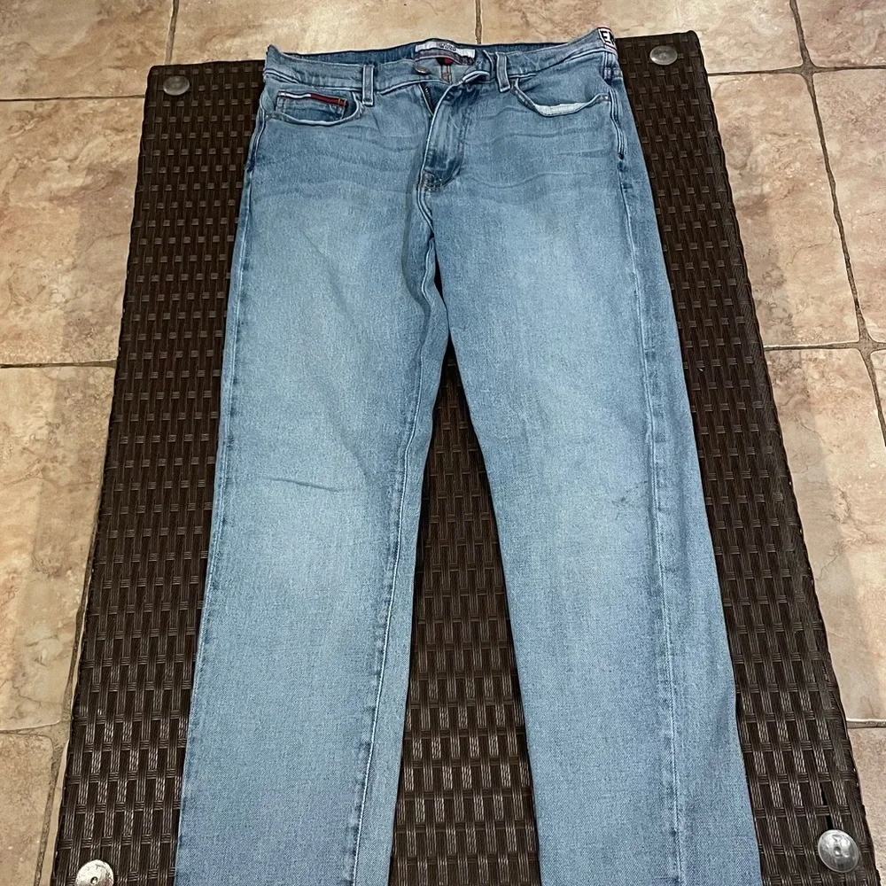 Tommy Hilfiger Denim Athletic Tapered Fit Stretch Jeans - Picture 2 of 4